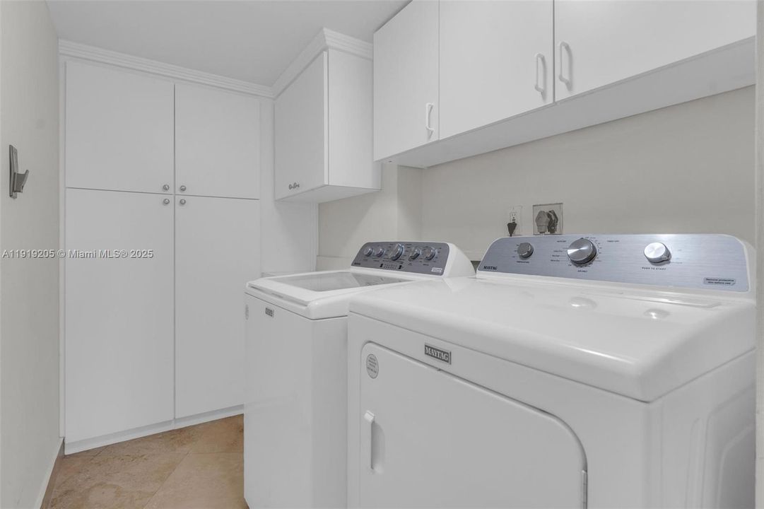 Active With Contract: $640,000 (3 beds, 2 baths, 1913 Square Feet)