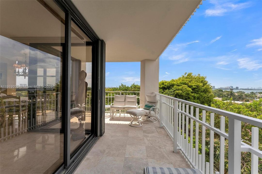 Active With Contract: $640,000 (3 beds, 2 baths, 1913 Square Feet)