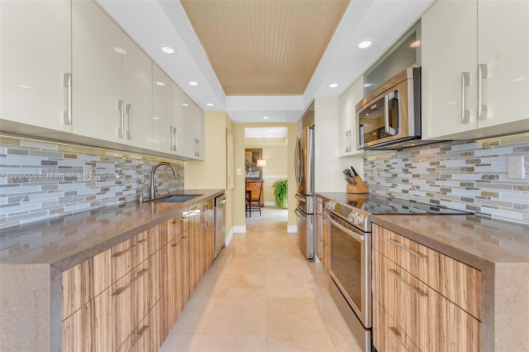 Active With Contract: $640,000 (3 beds, 2 baths, 1913 Square Feet)