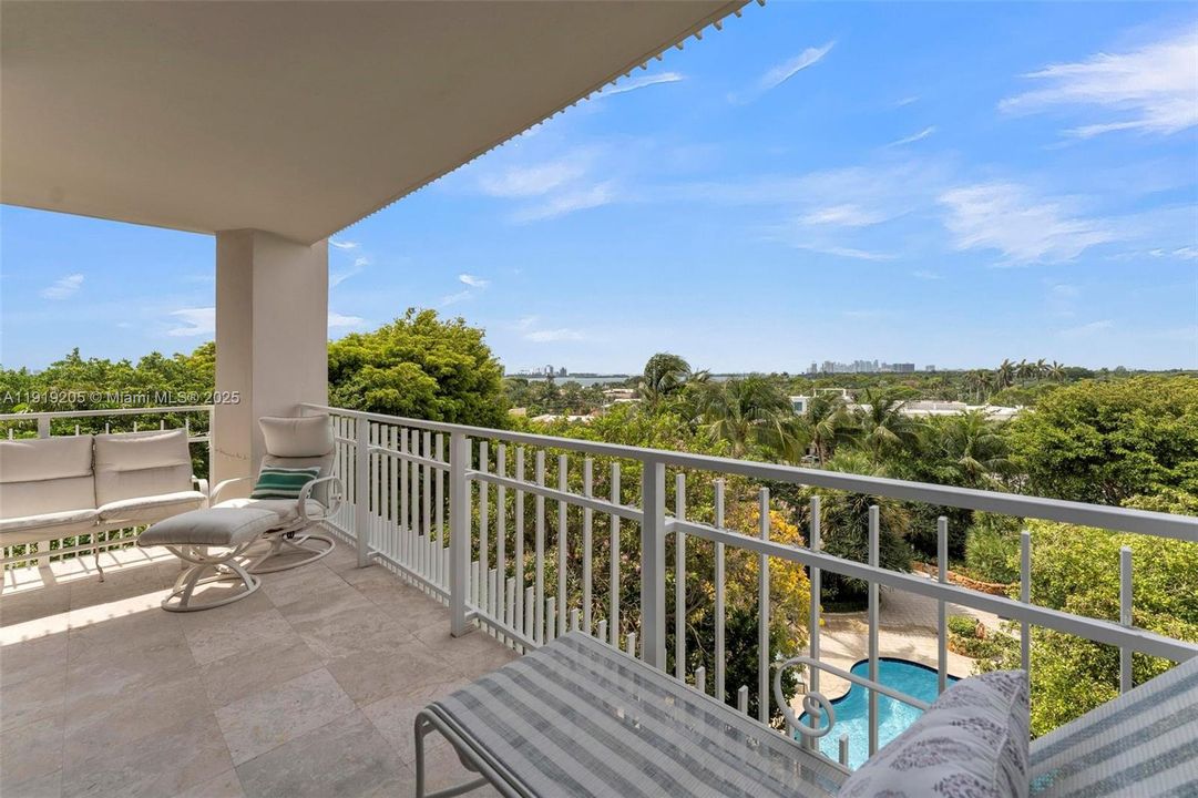 Active With Contract: $640,000 (3 beds, 2 baths, 1913 Square Feet)