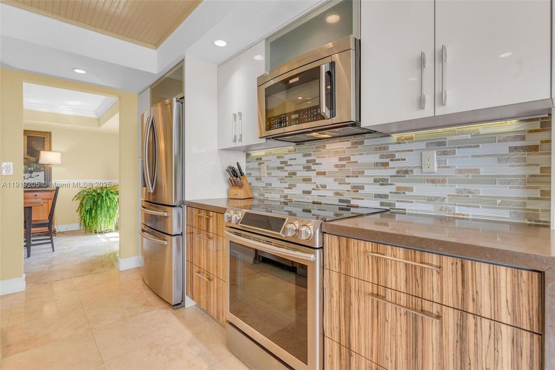 Active With Contract: $640,000 (3 beds, 2 baths, 1913 Square Feet)