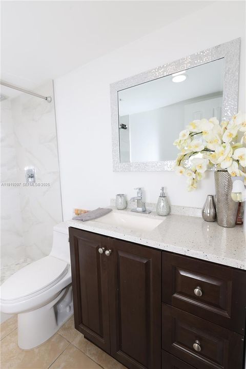 待售: $285,000 (2 贝兹, 2 浴室, 747 平方英尺)