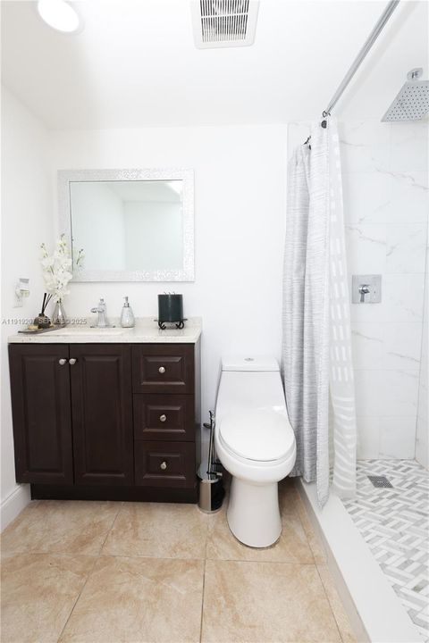 待售: $285,000 (2 贝兹, 2 浴室, 747 平方英尺)