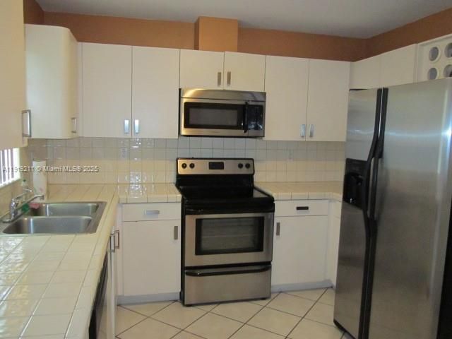 Active With Contract: $3,800 (4 beds, 2 baths, 1979 Square Feet)