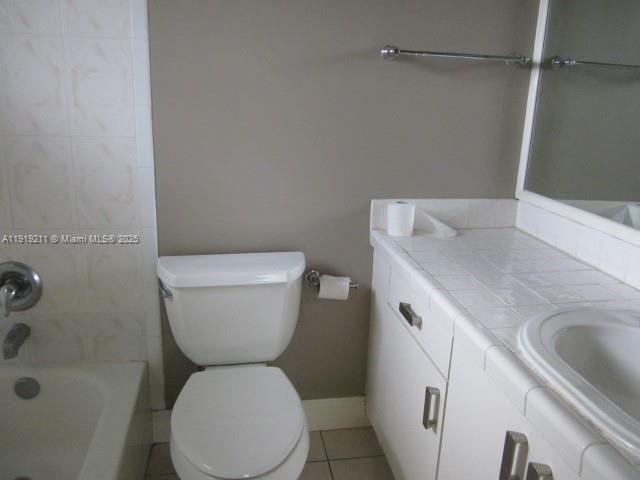 Active With Contract: $3,800 (4 beds, 2 baths, 1979 Square Feet)