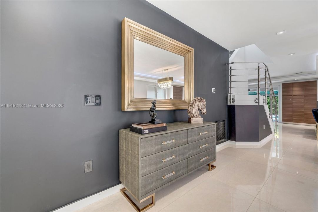 For Rent: $6,500 (5 beds, 4 baths, 2885 Square Feet)