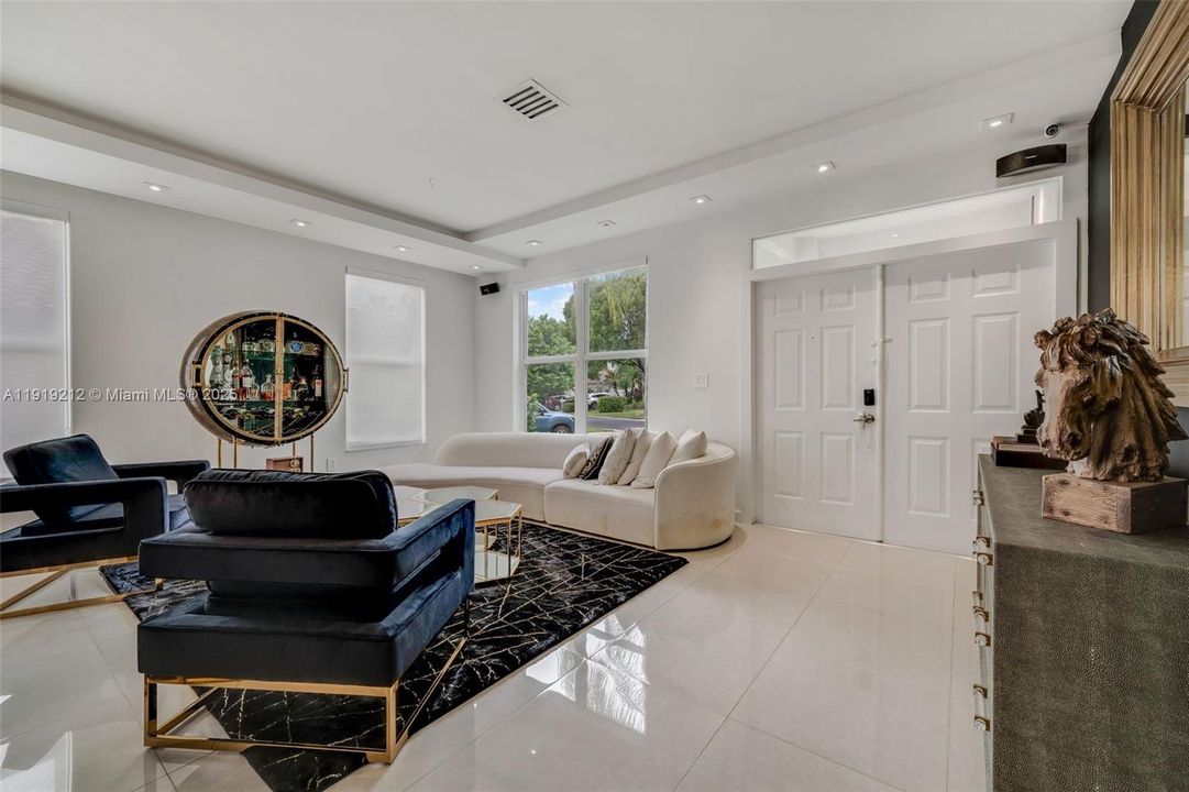 For Rent: $6,500 (5 beds, 4 baths, 2885 Square Feet)