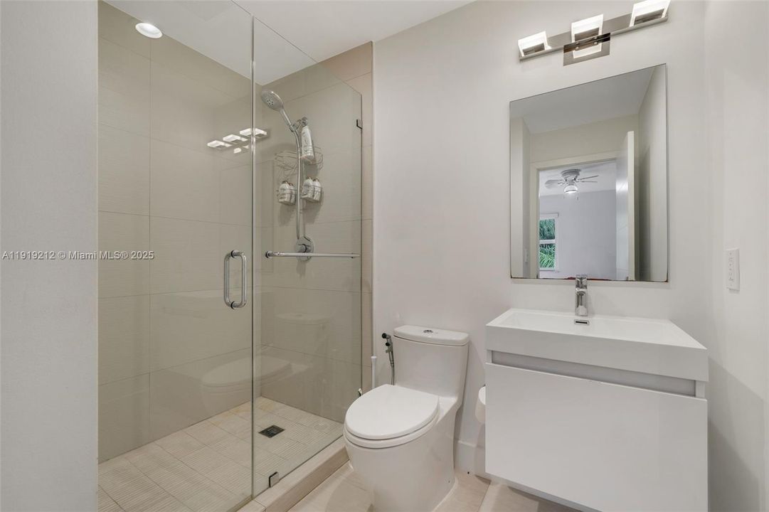 For Rent: $6,500 (5 beds, 4 baths, 2885 Square Feet)