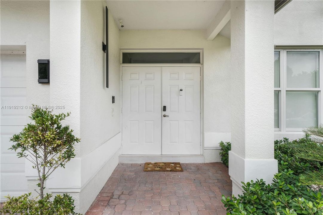 For Rent: $6,500 (5 beds, 4 baths, 2885 Square Feet)