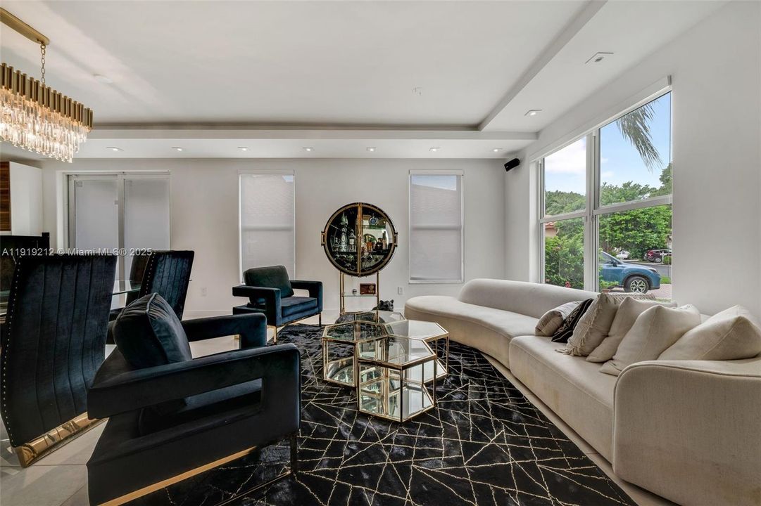 For Rent: $6,500 (5 beds, 4 baths, 2885 Square Feet)