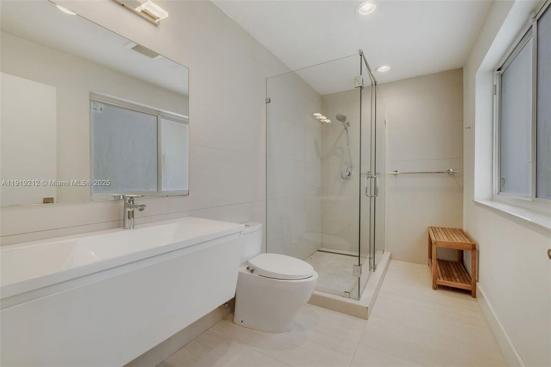 For Rent: $6,500 (5 beds, 4 baths, 2885 Square Feet)