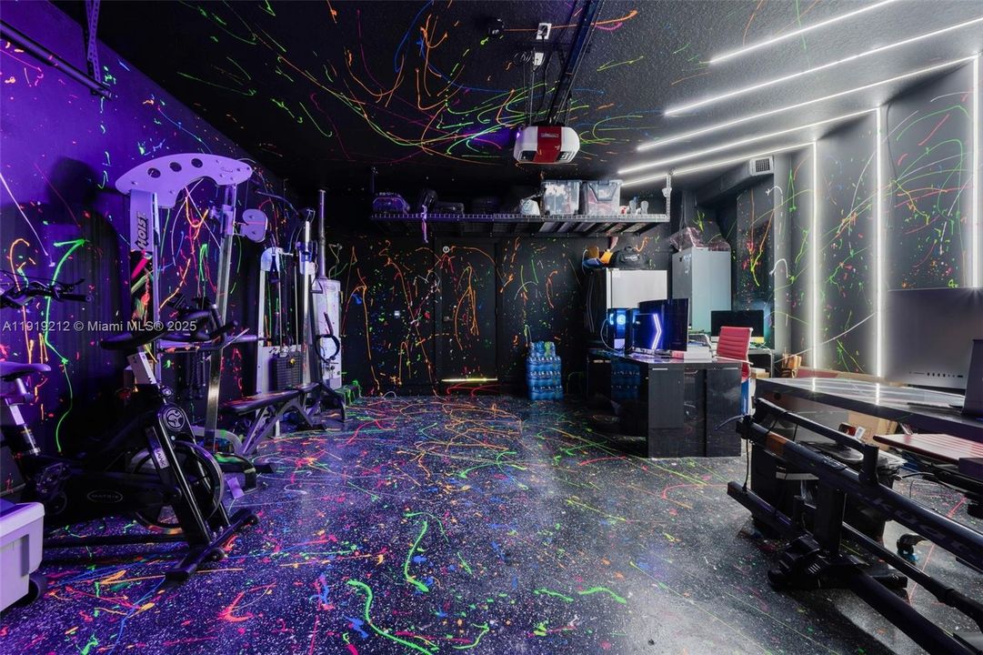 For Rent: $6,500 (5 beds, 4 baths, 2885 Square Feet)