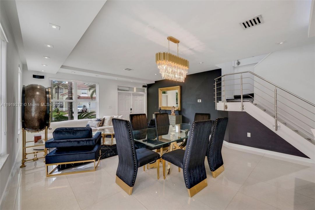 For Rent: $6,500 (5 beds, 4 baths, 2885 Square Feet)