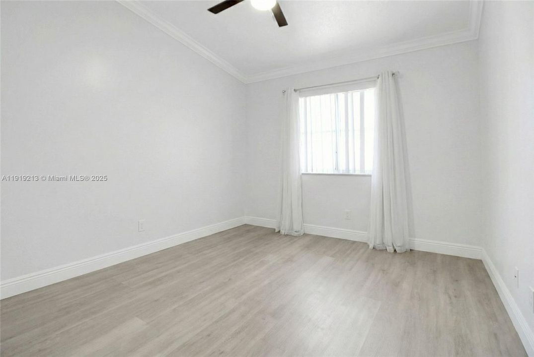 待售: $320,000 (2 贝兹, 2 浴室, 822 平方英尺)