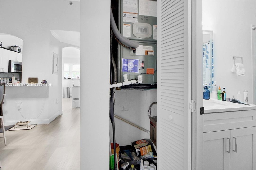 待售: $320,000 (2 贝兹, 2 浴室, 822 平方英尺)