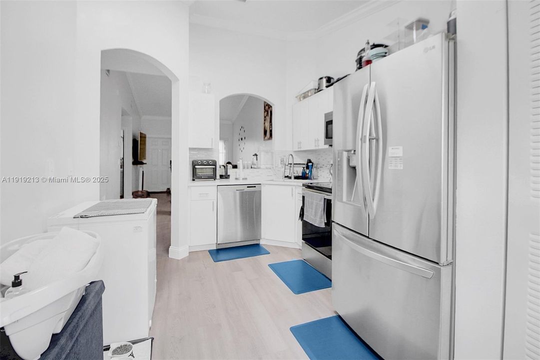 待售: $320,000 (2 贝兹, 2 浴室, 822 平方英尺)