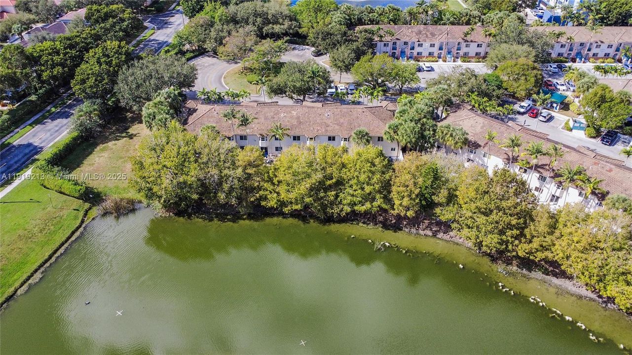 待售: $320,000 (2 贝兹, 2 浴室, 822 平方英尺)