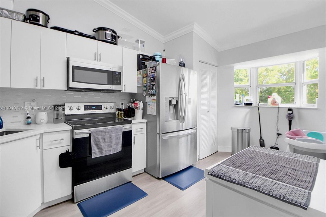 待售: $320,000 (2 贝兹, 2 浴室, 822 平方英尺)