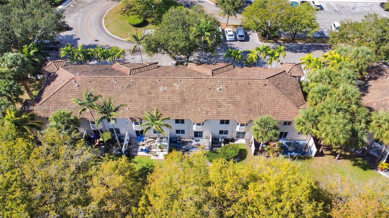 待售: $320,000 (2 贝兹, 2 浴室, 822 平方英尺)