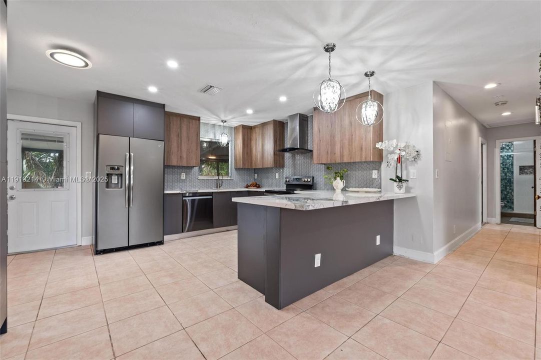 出租: $3,700 (3 贝兹, 2 浴室, 1248 平方英尺)