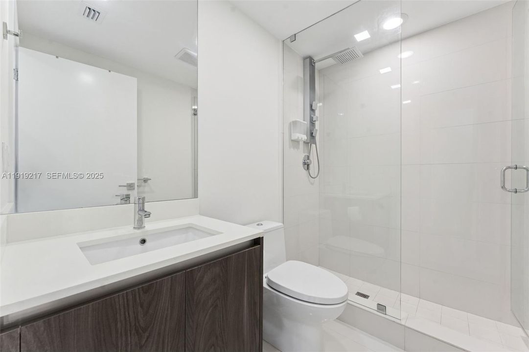 Shower and Tub ensuite