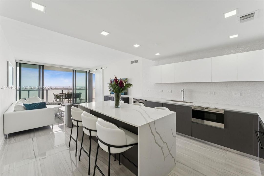 出租: $9,000 (3 贝兹, 3 浴室, 1526 平方英尺)