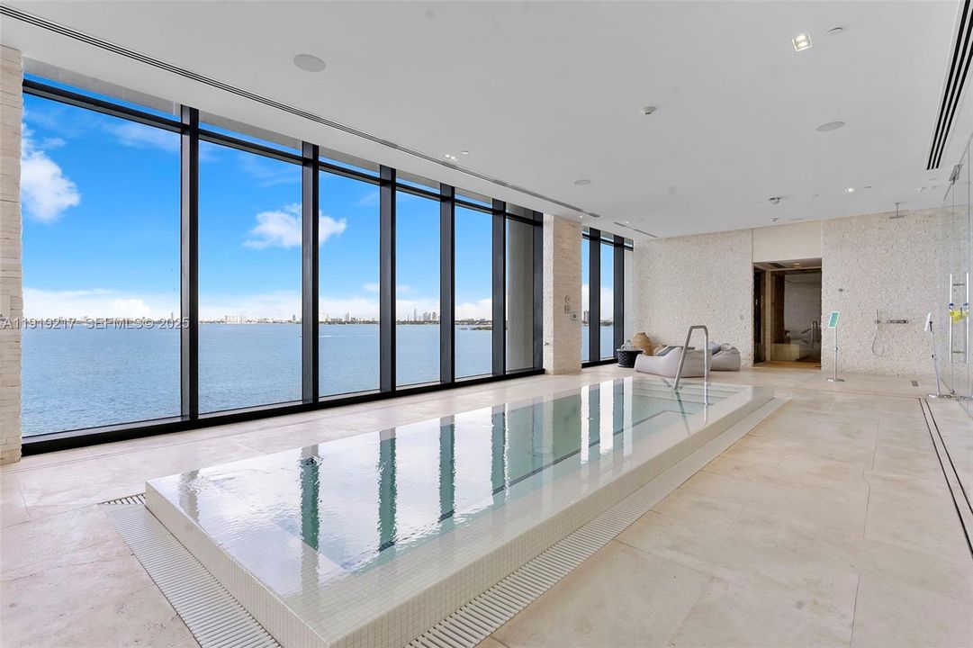 Wellness and Spa - indoor heated pool