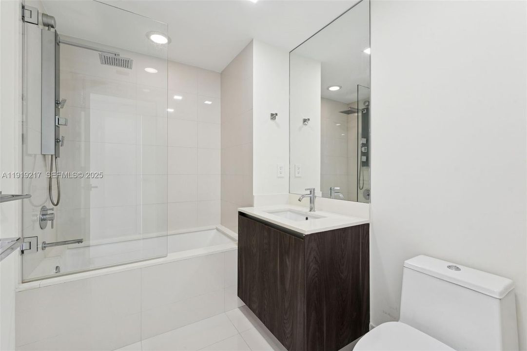 Shower and Tub ensuite