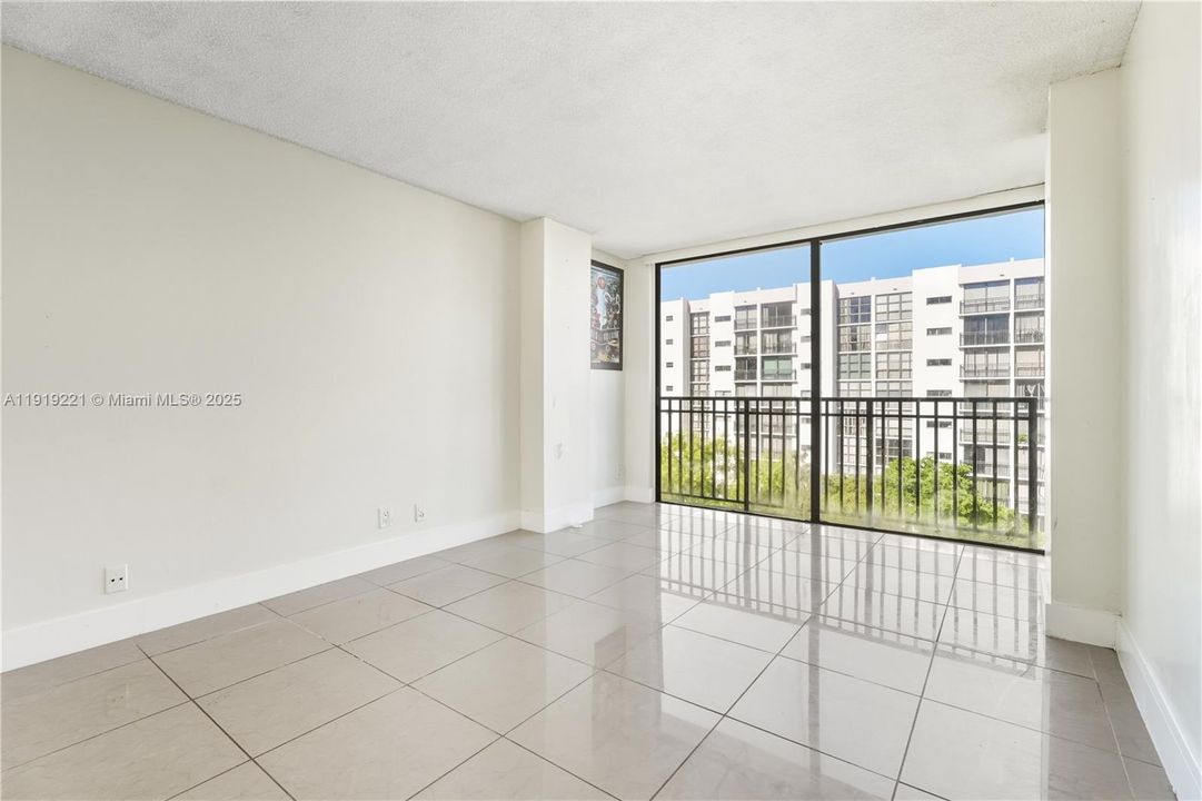 Active With Contract: $2,800 (3 beds, 2 baths, 1230 Square Feet)