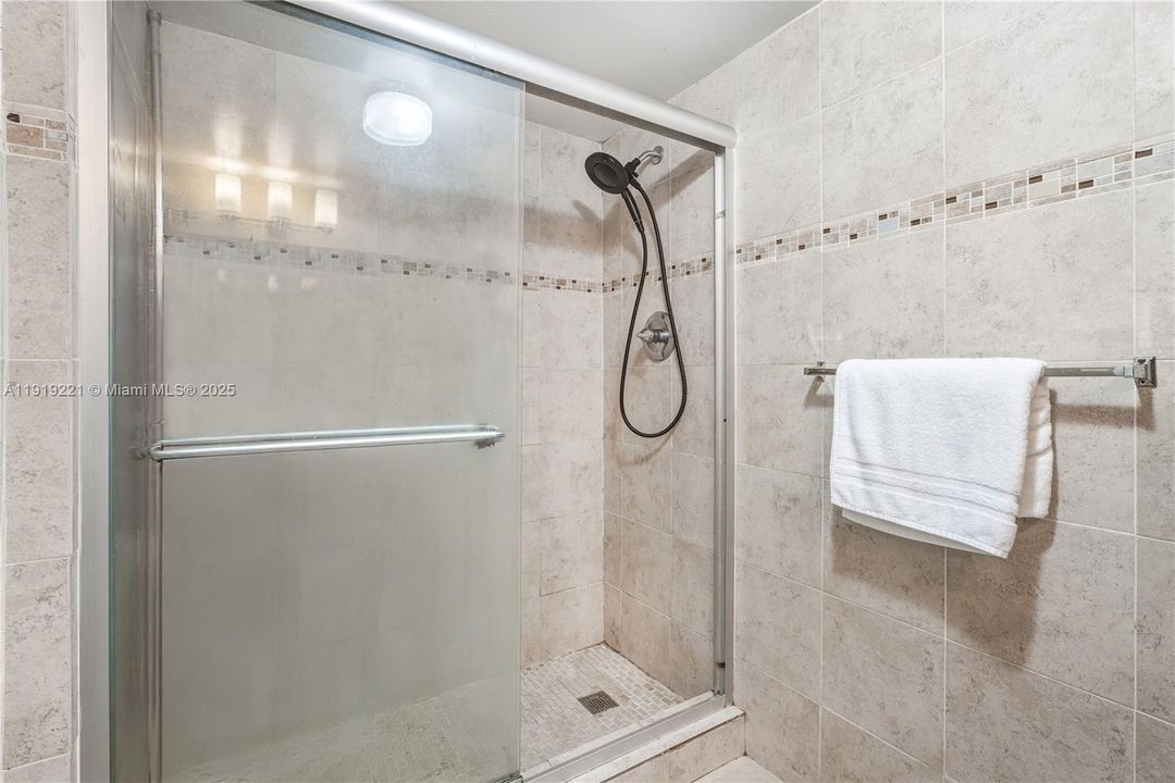 Active With Contract: $2,800 (3 beds, 2 baths, 1230 Square Feet)