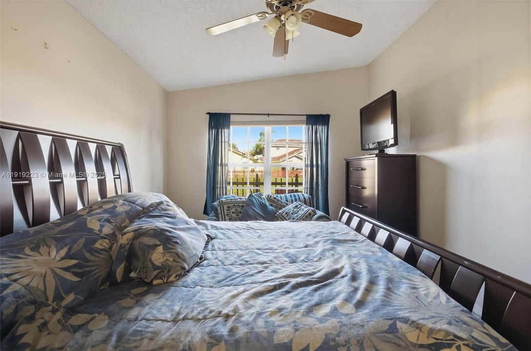 For Sale: $550,000 (3 beds, 2 baths, 1107 Square Feet)