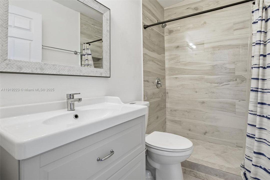 For Sale: $550,000 (3 beds, 2 baths, 1107 Square Feet)