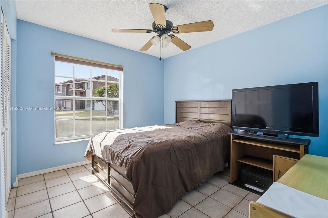 For Sale: $550,000 (3 beds, 2 baths, 1107 Square Feet)