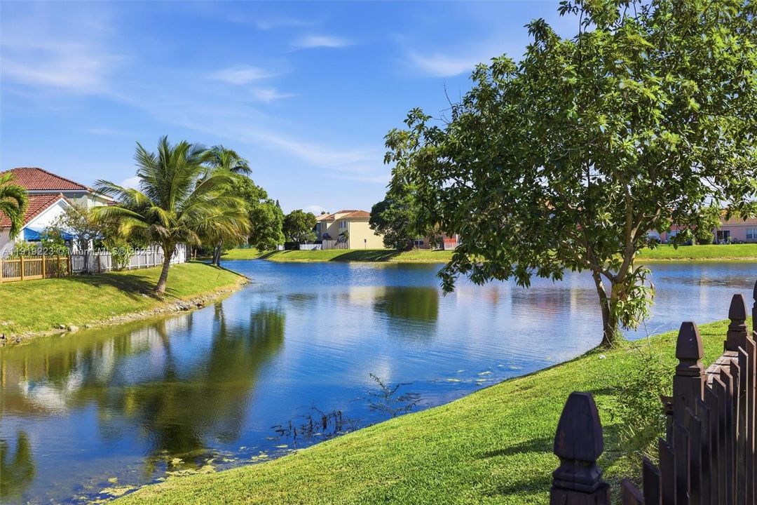 For Sale: $550,000 (3 beds, 2 baths, 1107 Square Feet)