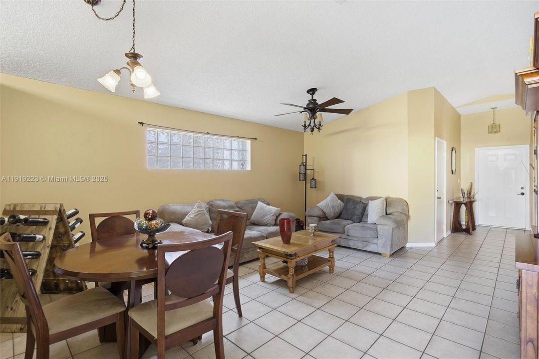 For Sale: $550,000 (3 beds, 2 baths, 1107 Square Feet)