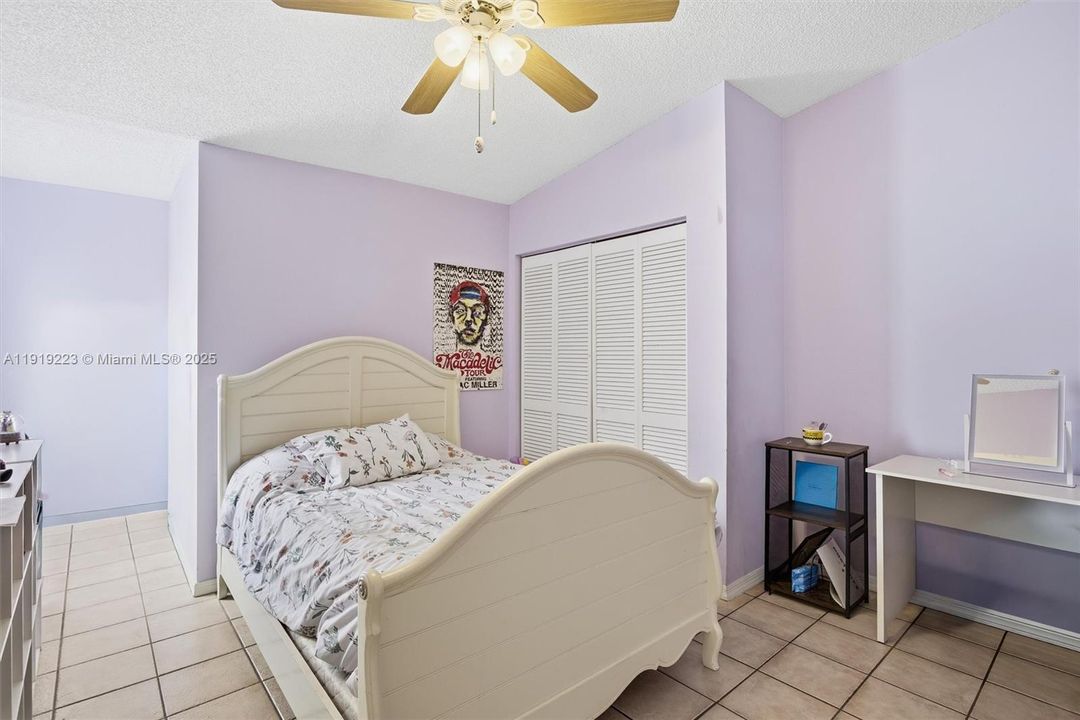 For Sale: $550,000 (3 beds, 2 baths, 1107 Square Feet)