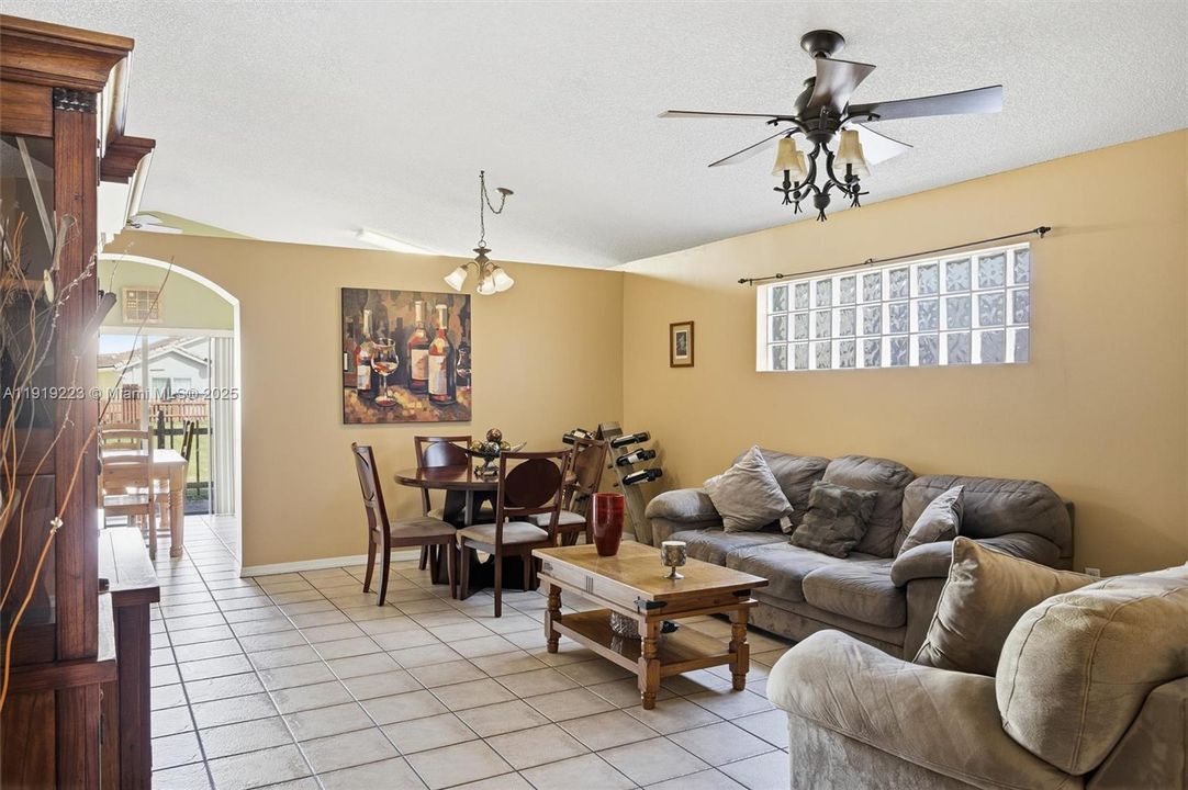 For Sale: $550,000 (3 beds, 2 baths, 1107 Square Feet)