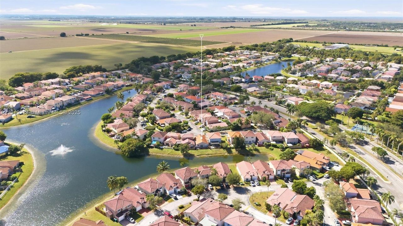 For Sale: $550,000 (3 beds, 2 baths, 1107 Square Feet)