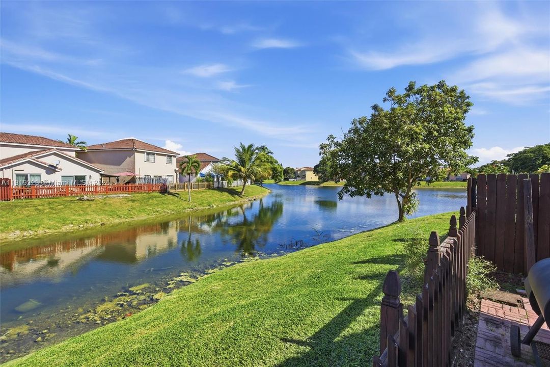 For Sale: $550,000 (3 beds, 2 baths, 1107 Square Feet)