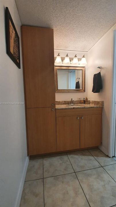 For Rent: $2,000 (1 beds, 1 baths, 767 Square Feet)