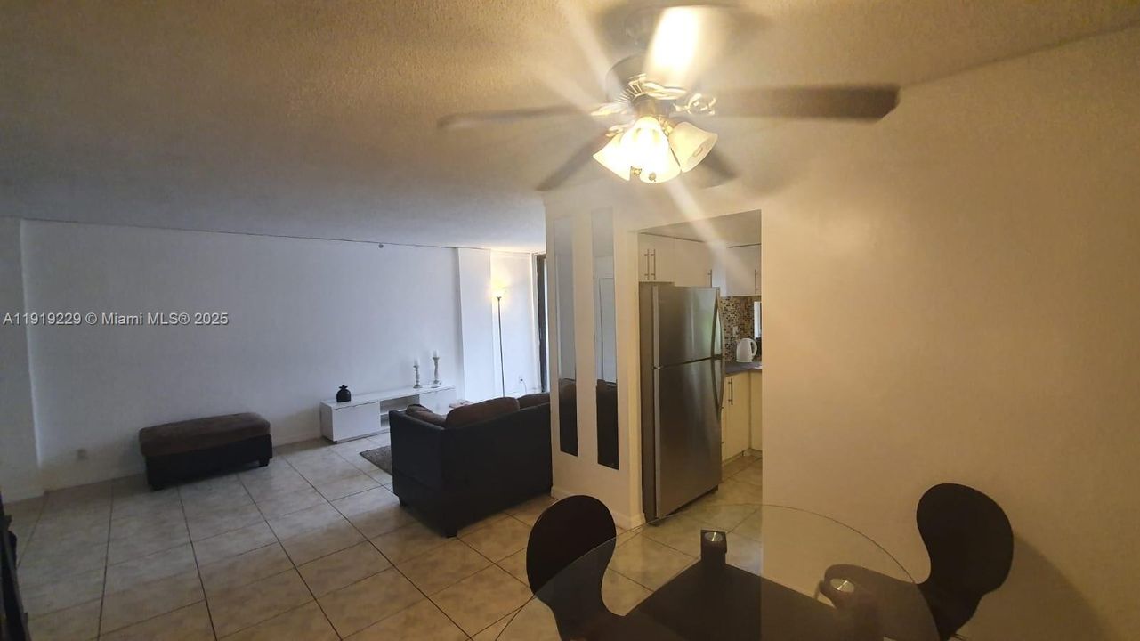 For Rent: $2,000 (1 beds, 1 baths, 767 Square Feet)