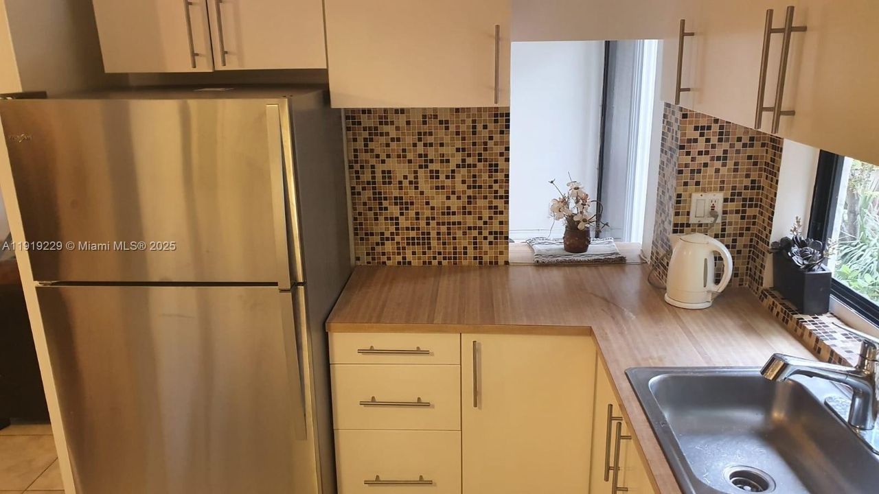 For Rent: $2,000 (1 beds, 1 baths, 767 Square Feet)