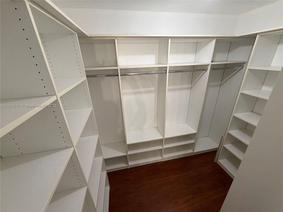 В аренду: $2,300 (2 спален, 2 ванн, 1385 Квадратных фут)