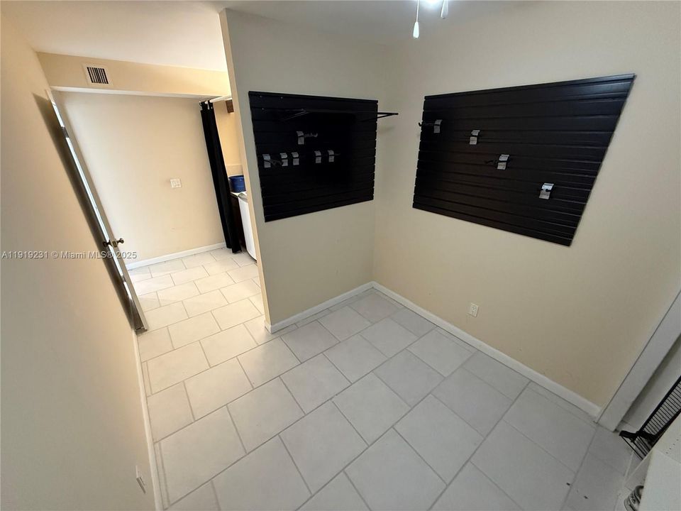 В аренду: $2,300 (2 спален, 2 ванн, 1385 Квадратных фут)