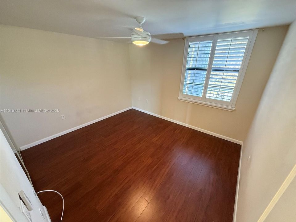 В аренду: $2,300 (2 спален, 2 ванн, 1385 Квадратных фут)