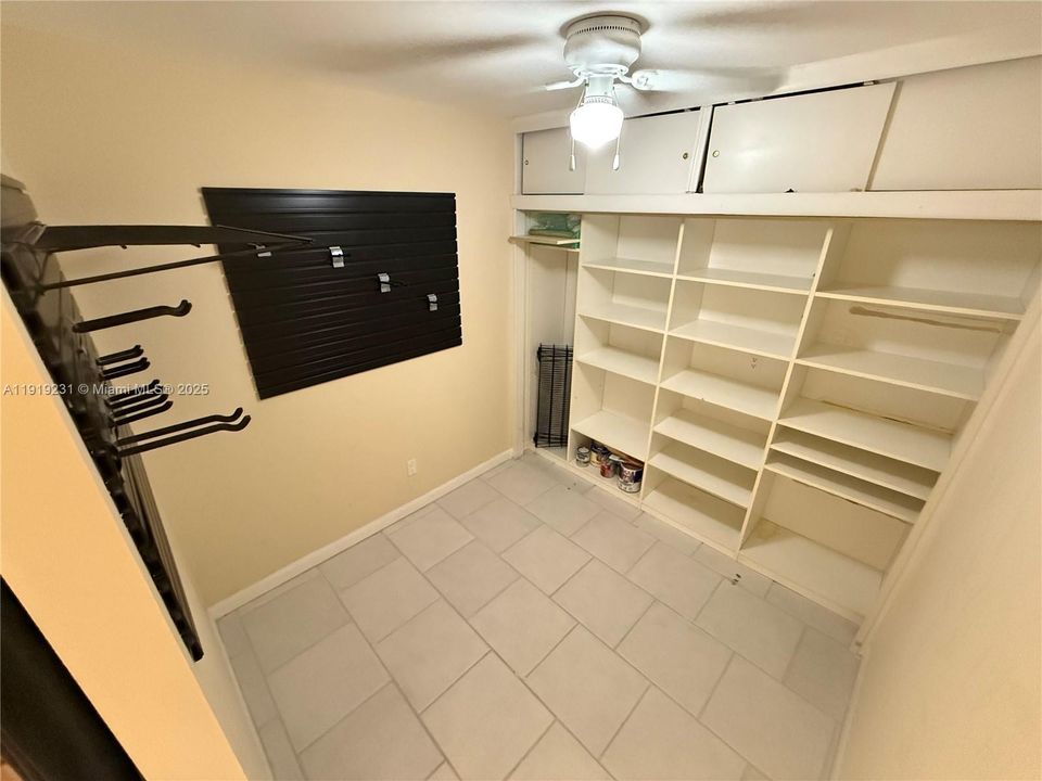 В аренду: $2,300 (2 спален, 2 ванн, 1385 Квадратных фут)