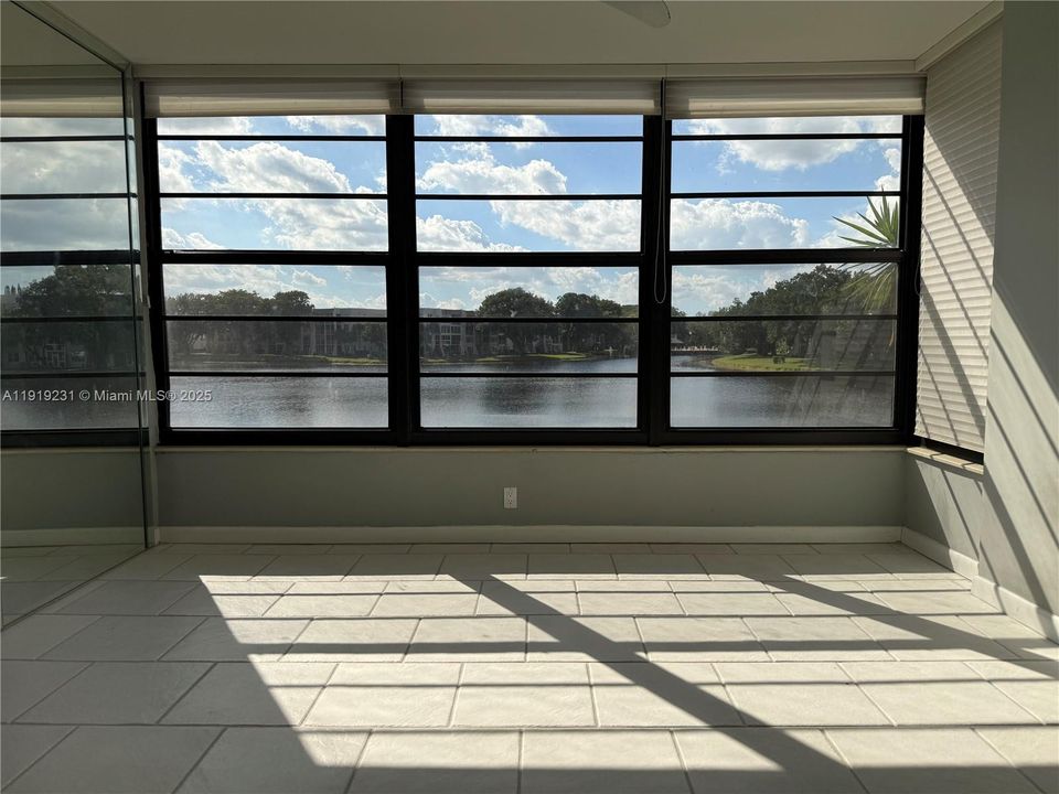 В аренду: $2,300 (2 спален, 2 ванн, 1385 Квадратных фут)