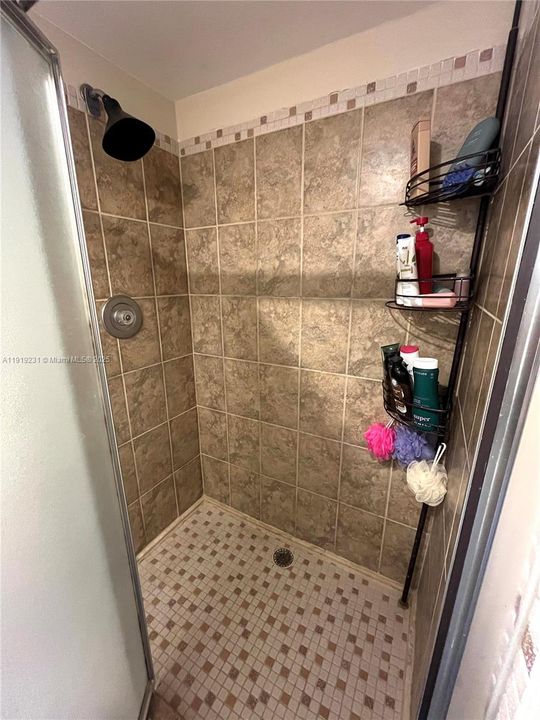 В аренду: $2,300 (2 спален, 2 ванн, 1385 Квадратных фут)