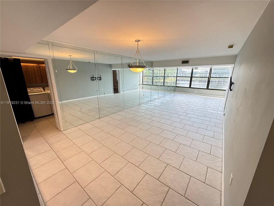 В аренду: $2,300 (2 спален, 2 ванн, 1385 Квадратных фут)