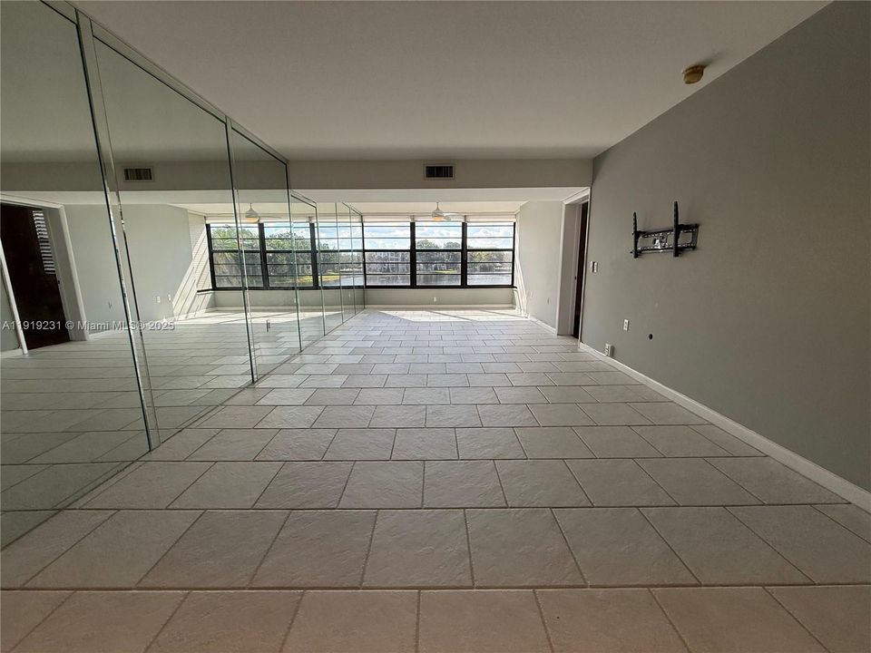 В аренду: $2,300 (2 спален, 2 ванн, 1385 Квадратных фут)